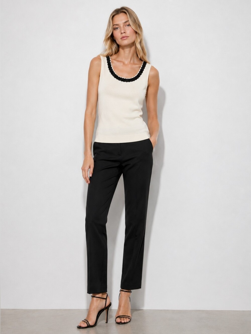 St. John Size M Ivory Sleveless Knit Top